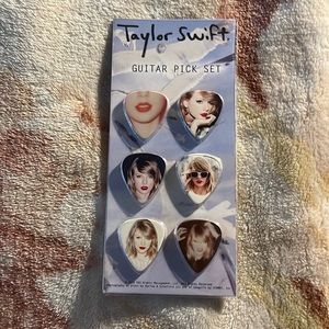 Never used in the package guitar picks